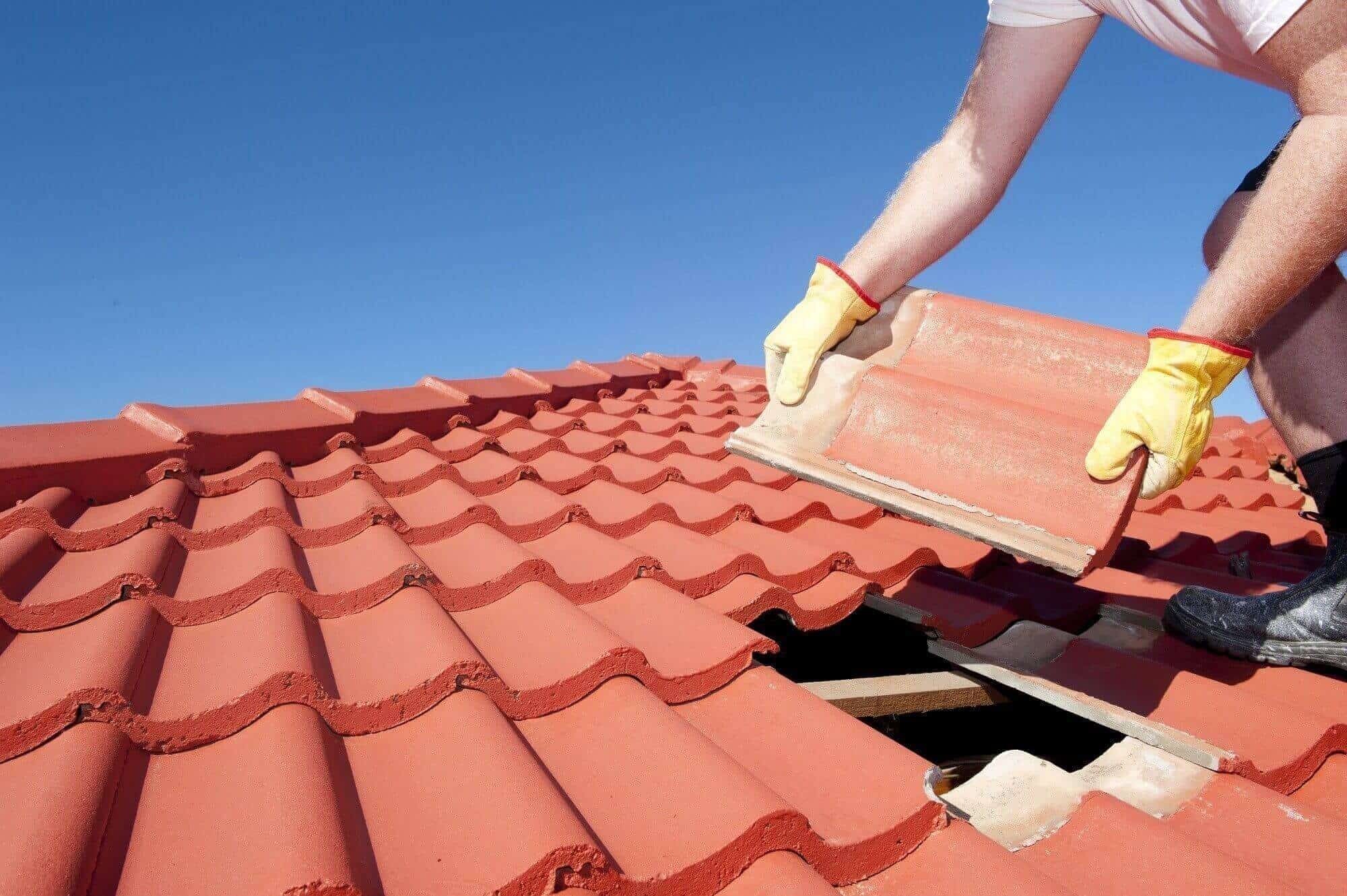 Những kinh nghiệm sửa chữa mái nhà bị dột bạn nên biết