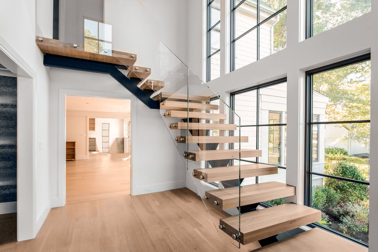 Thiết kế cầu thang cần phải lưu ý đến kích thước hợp lý, chiều cao và chiều rộng cầu thang