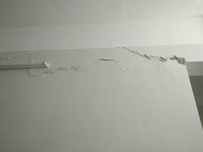 Các lỗi trong thi công khiến tường nhà bị bong tróc sơn, nhanh phai màu